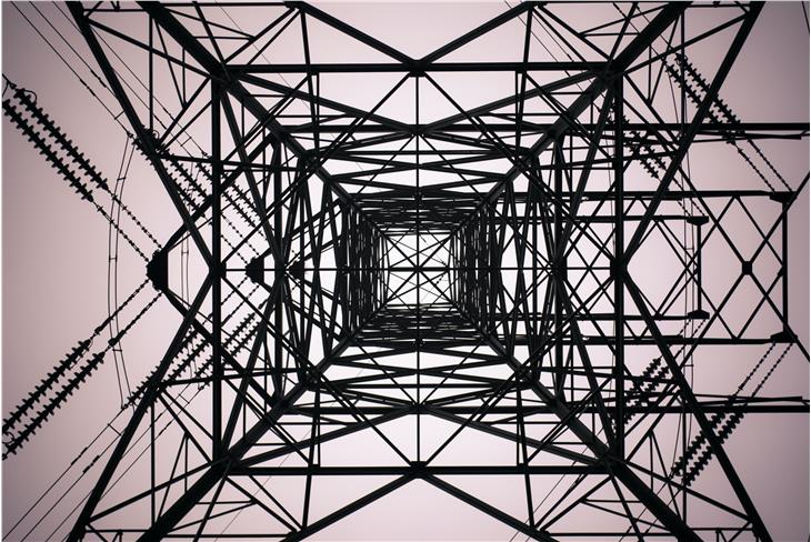 Riassetto rete elettrica val Isarco: A fronte della realizzazione di nuove infrastrutture saranno smantellate da nord a sud 4 delle 6 direttrici aeree in alta tensione (Foto: unsplash/shane rounce)