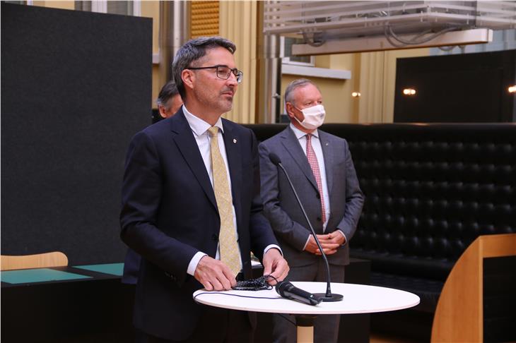 Il presidente della Provincia, Arno Kompatscher, nel corso della conferenza stampa odierna (Foto: ASP/FB)