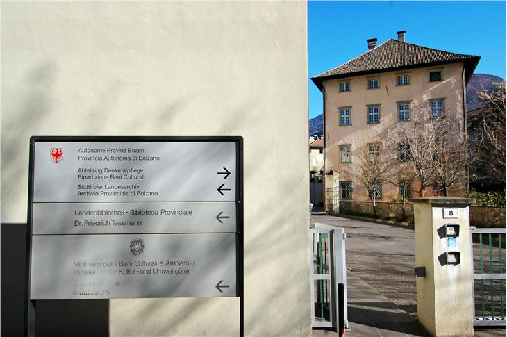 Tra i 27 edifici provinciali oggetto del primo bando per il risanamento energetico con fondi UE vi è palazzo Rottenbuch, in via A. Diaz 8 a Bolzano, sede della Soprintendenza beni culturali (Foto: ASP)
