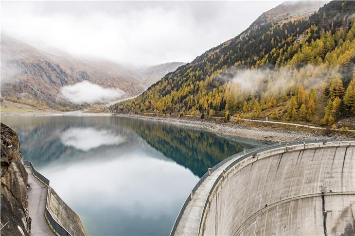 Con i fondi ambientali riferiti alla gestione della centrale di Lappago presso la diga di Neves saranno realizzati un museo, punto di ristoro, parete di arrampicata, e l'interramento linee aeree. (Foto: ASP/Alperia)
