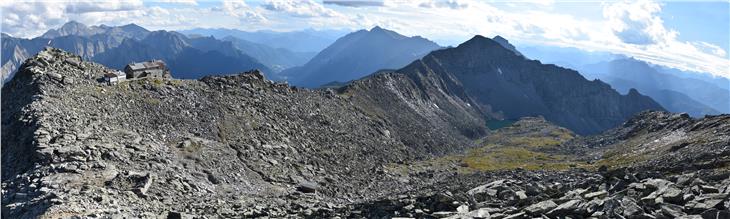 Il Rifugio Europa, sul confine Italia-Austria nelle Alpi Zillertal a quota 2.693 metri, assurgerà a simbolo di un’Europa comune e per la collaborazione transfrontaliera nello spirito europeo. (Foto: ASP/Ufficio Geologia)