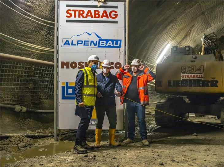 Primo traguardo importante per il nuovo accesso stradale per la val Badia: è stato abbattuto il diaframma nel tunnel la cui costruzione procede a ritmi serrati. (Foto: Strabag/Jean Piccotti FOTOBERG)