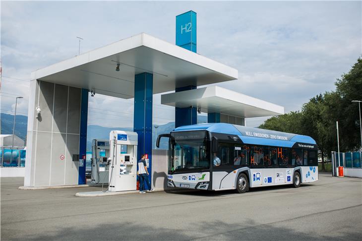 Nuovi orari e nuovi mezzi: dal 2021, nelle zone urbane, si viaggerà anche su autobus a idrogeno (Foto: SASA)