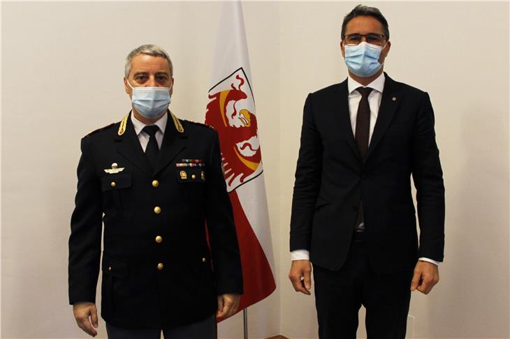 Il presidente Arno Kompatscher e il comandante della Polizia stradale, Mauro Fabozzi (Foto: ASP)
