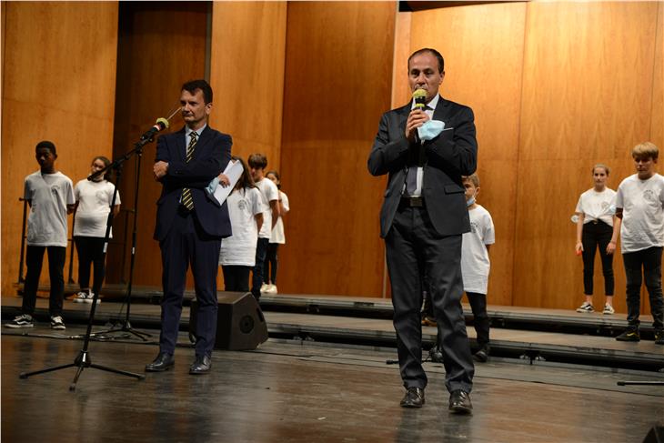 Il Sovrintendente Vincenzo Gullotta con l'assessore Giuliano Vettorato ad un appuntamento scolastico pre-Covid (Foto ASP)