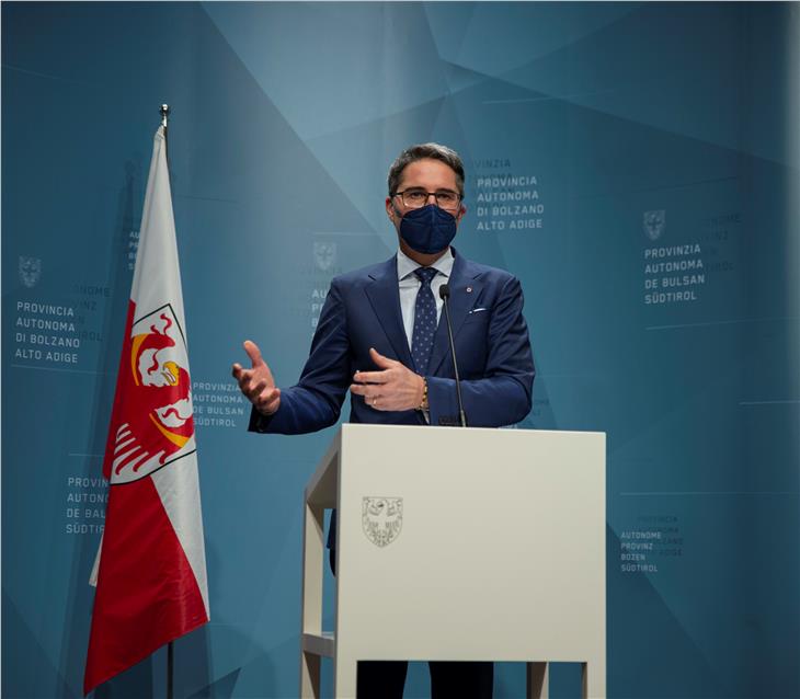 Il presidente Kompatscher invita i cittadini a "stringere i denti" (Foto: LPA/Fabio Brucculeri)