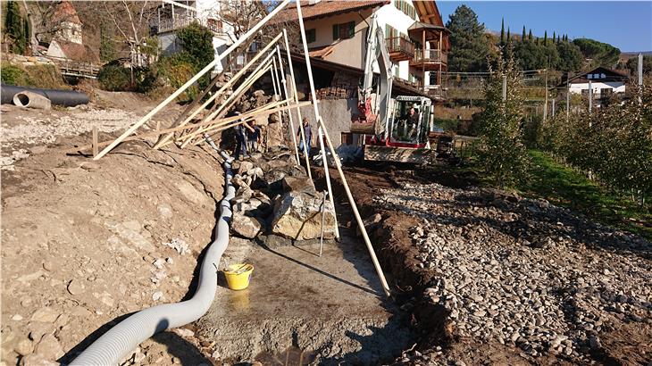 Sono ripresi i lavori di risanamento dei muri ripariali lungo rio Muta a Quarazze per incrementare la sicurezza idraulica. (Foto: ASP/Sistemazione bacini montani ovest)