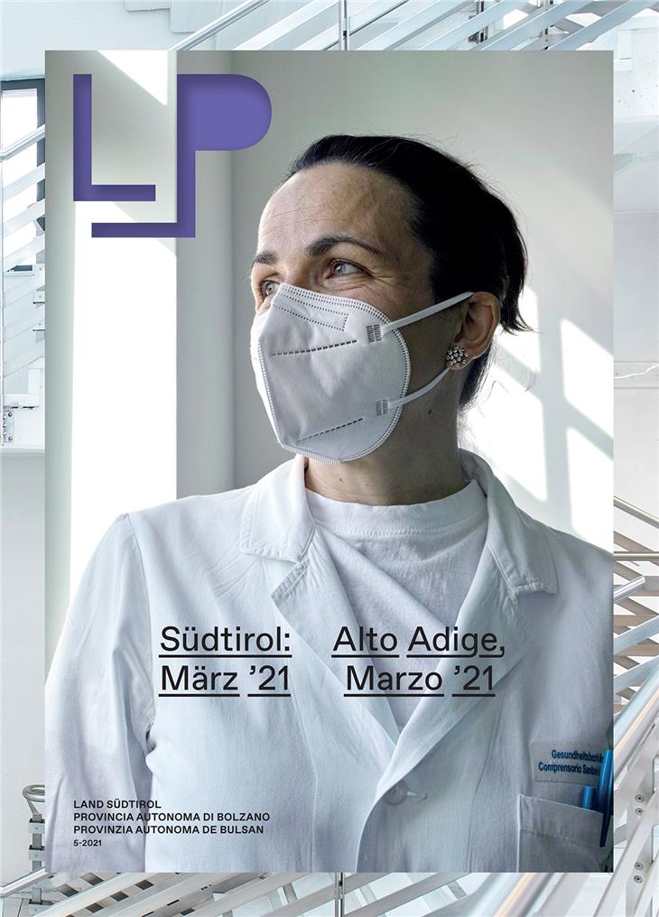 Sulla copertina del nuovo numero della rivista LP la dirigente del reparto Covid di Merano Patrizia Raff (Foto ASP)