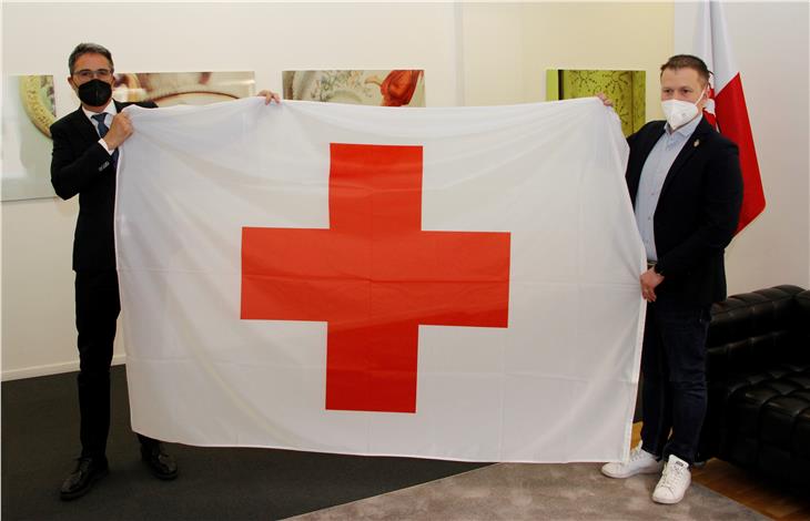 Arno Kompatscher e il presidente della Croce Rossa altoatesina, Manuel Pallua (Foto: ASP/gst)