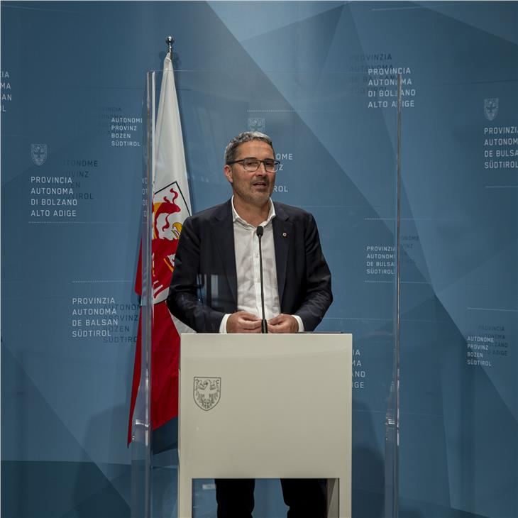 Presidente Kompatscher: La Giunta provinciale si costituisce in giudizio davanti alla Corte Costituzionale per difendere il bilancio di previsione 2021-2023, impugnato dal Governo. (Foto: ASP/Fabio Brucculeri)