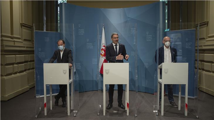 Il presidente Kompatscher annuncia una nuova ordinanza durante la conferenza stampa (Foto: ASP/Fabio Brucculeri)