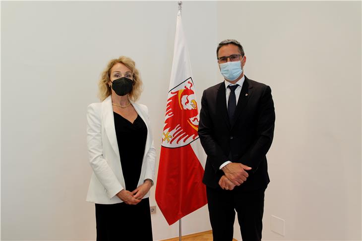 La presidente della Sezione giurisdizionale della Corte dei Conti, Chiara Bersani, con il presidente Arno Kompatscher (Foto: ASP/gst)