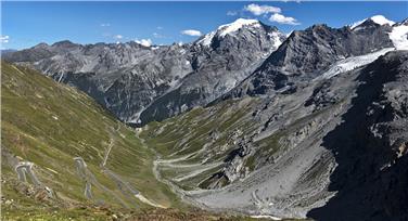 La parte altoatesina del Parco nazionale dello Stelvio vista dalla cima del passo (Foto USP)