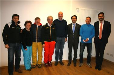 I relatori con alcuni dei partecipanti al convegno