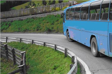 Le curve più strette verranno ampliate per consentire l'incrocio di bus e auto (Foto USP)