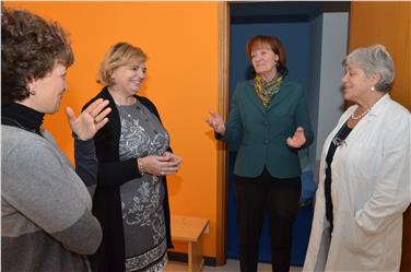 Visita dell'assessora Martha Stocker alla nuova sede dell'AIED in corso Italia a Bolzano