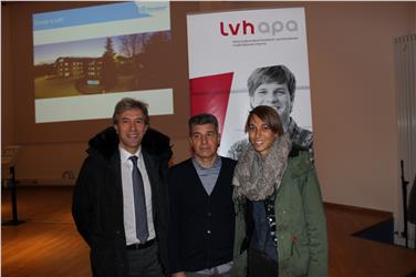 Oltre 200 studenti delle scuole professionali “Mattei”, “Einaudi” e “Marconi” hanno preso parte ad un incontro con alcuni artigiani dell’ lvh.apa.