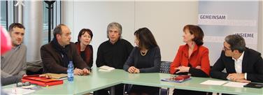 La clausura di sabato scorso con Kompatscher, Stocker e i sindacati dei medici di base (Foto USP/jw)