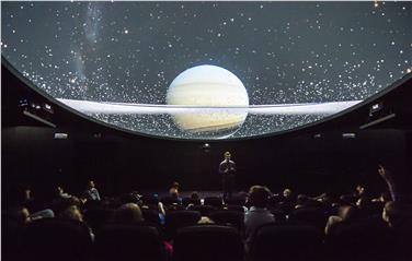 Lezioni americane per l'astrofisico David Gruber del Planetarium, vincitore di un concorso internazionale. Foto: Planetarium/Seehauser