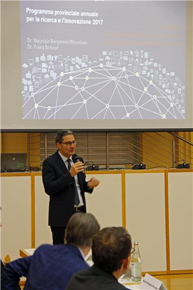 Kompatscher ha ribadito l'importanza di pensare e agire in rete, per lavorare in modo efficiente ed evitare doppioni (Foto USP/mgp)