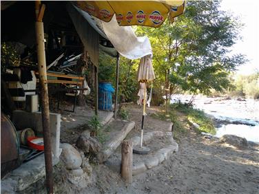 Le rive ripulite saranno rinaturalizzate e sistemate quali zone ricreative accessibili tutti e non solo a singole persone che ne fanno utilizzo in modo abusivo e permanente - Foto: USP/Judith Weissensteiner