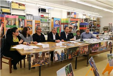 Il Piano Servizio giovani 2017 per i rispettivi gruppi linguistici sono stati presentati dagli assessori provinciali Achammer e Mussner alla presenza di vari rappresentanti dei servizi giovani e delle organizzazioni giovanili (Foto: USP/Ingo Dejaco)