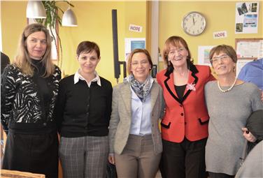 Il Laboratorio protetto “Hope”, in viale Druso,205 a Bolzano dà lavoro a 12 persone in difficoltà e produce tappeti artigianali in cotone