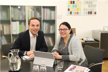 Nei giorni scorsi l'assessore provinciale Philipp Achammer ha incontrato Karin Husnelder, neo direttrice di "netz" per un primo scambio di idee (Foto: USP)