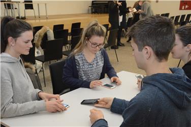 29 i ragazzi protagonisti dello scambio linguistico fra i licei Carducci e Vogelweide. Oggi hanno scambiato i numeri di telefono per fissare il loro primo appuntamento