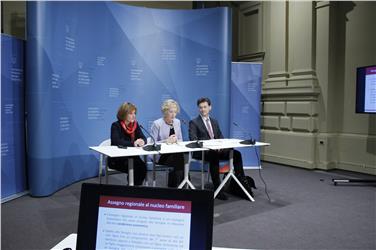 Le assessore Waltraud Deeg e Violetta Plotegher e Eugenio Bizzotto Foto USP Rm