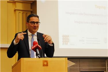 Il presidente Arno Kompatscher durante il saluto iniziale Foto Usp mb