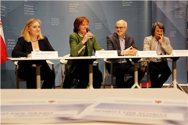 Le misure dell’Assessorato per ovviare alla carenza di medici sono state la centro della conferenza stampa odierna dell’ass. Stocker a Palazzo Widmann