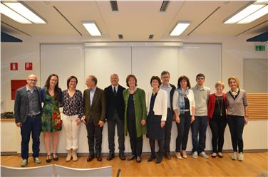 Foto di gruppo per la consegna dei diplomi ai sette nuovi medici di medicina generale