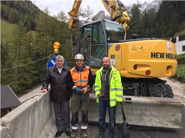 Sopralluogo agli interventi di messa in sicurezza e di adeguamento della statale della Val Gardena a Plan de Gralba con l'assessore provinciale Florian Mussner (Foto: USP/Servizio Strade)