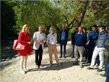 Cerimonia d'inaugruazione per nuovo accesso al Passirio a Merano (da sx): Stal'assessora comunale Strohmer, il sindaco Rösch, il direttore d'ufficio Spagnolo (Foto: USP/AgenziaProtezioneCivile/J.Weissensteiner)