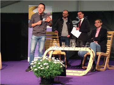 Assegnati i primi spazi del progetto “negozi e cultura”. I nominativi resi noti dall'assessore Tommasini (1° a sx) al margine tavola rotonda con il rettore LUB Lugli (1° a dx) e il politologo Grillo (Foto:USP/S.Amistadi)