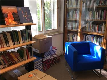 La BPI “C.Augusta” sistemata in spazi angusti (solo 263 metri quadri) in uno stabile in via Mendola 5 a breve avrà una sede provvisoria, ma più attrattiva e visibile al Centro Trevi nei nuovi spazi acquisiti dalla Provincia