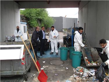 L'assessore Theiner e il direttore Angelucci con i tecnici dell'impresa Affidavit