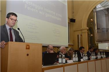 Il presidente dell’IPES, Heiner Schweigkofler ha riassunto in un nuovo concetto l’obiettivo che si pone l’IPES per il futuro: garantire l’“abitare in riuscita vicinanza” (Foto: USP)