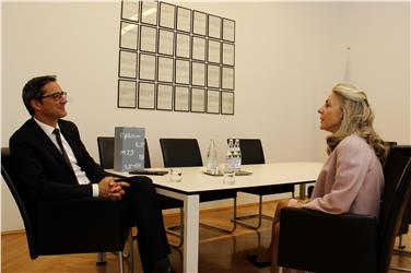 L'incontro a Palazzo Widmann fra Arno Kompatscher ed Elisabetta Margiacchi (Foto USP/mb)