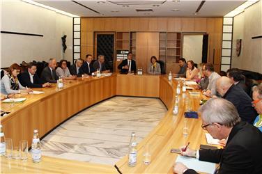 L'incontro fra i componenti della Giunta provinciale e le parti sociali (Foto USP/mb)