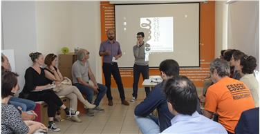 Il workshop organizzato per tracciare le linee delle collaborazioni possibili nell'ambito del progetto "Negozi & ultura" è stato introdotto dal direttore dell'Ufficio Servizio Giovani della Provincia, Claudio Andolfo