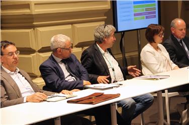 da sin. Bernhard Hilpold (Unione commercio), Josef Negri e Federico Giudiceandrea (Assoimprenditori), Alexandra Silvestri e Leo Tiefenthaler (SWR)