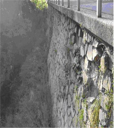 Muri di sostegno lungo la strada di Passo Furcia: a breve saranno risanati e consolidati (Foto USP)