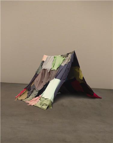 Ultimi giorni per la Trienala Ladina, tra le opere esposte anche la Refugee Tent di Notta Calfish