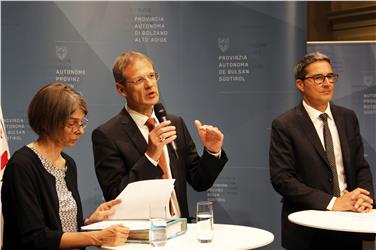 Obwexer, Happacher e Kompatscher presentano lo studio di 600 pagine sullo sviluppo dell'autonomia altoatesina dopo il 1992 (Foto USP/mb)