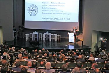Il presidente della Provincia Kompatscher inaugura il congresso dell'OITAF: "L'Alto Adige è una regione a vocazione funiviaria" (FOTO: USP/R.Clara)