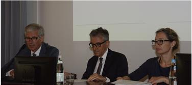 La direttrice dell'Ufficio sviluppo della cooperazione, Manuela Paulmichl ed i relatori