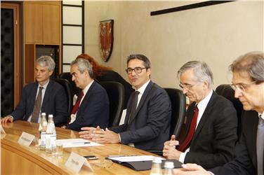 Il presidente Kompatscher presenta l'accordo fra le Università (Foto USP/mb)