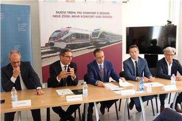 Rossi, Kompatscher, Hopfinger, Iacono, Niedermair durante la conferenza stampa. Foto: USP/mgp